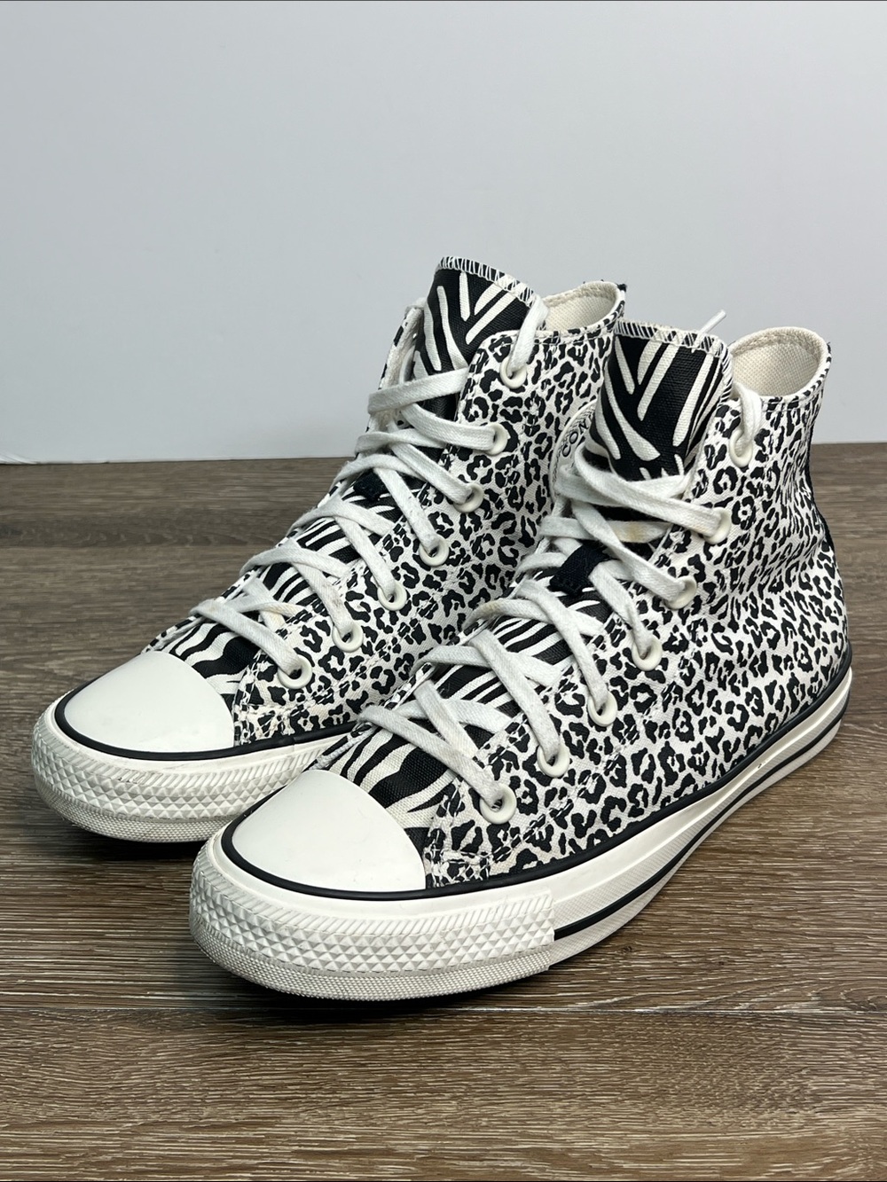 Converse Chuck Taylor All Star Hi Top Animal Print Sneakers Women’s 8